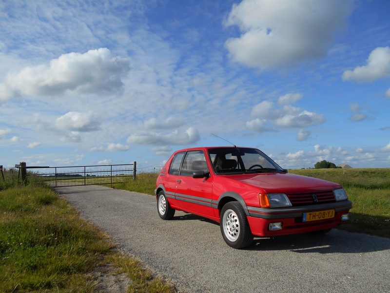 Illustration for article titled While photographing a car... (updated pictures)